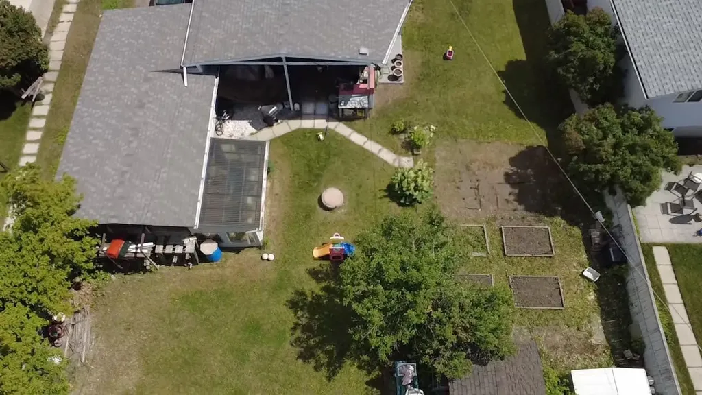 4327 70 Street NW Calgary AB T3B2K4