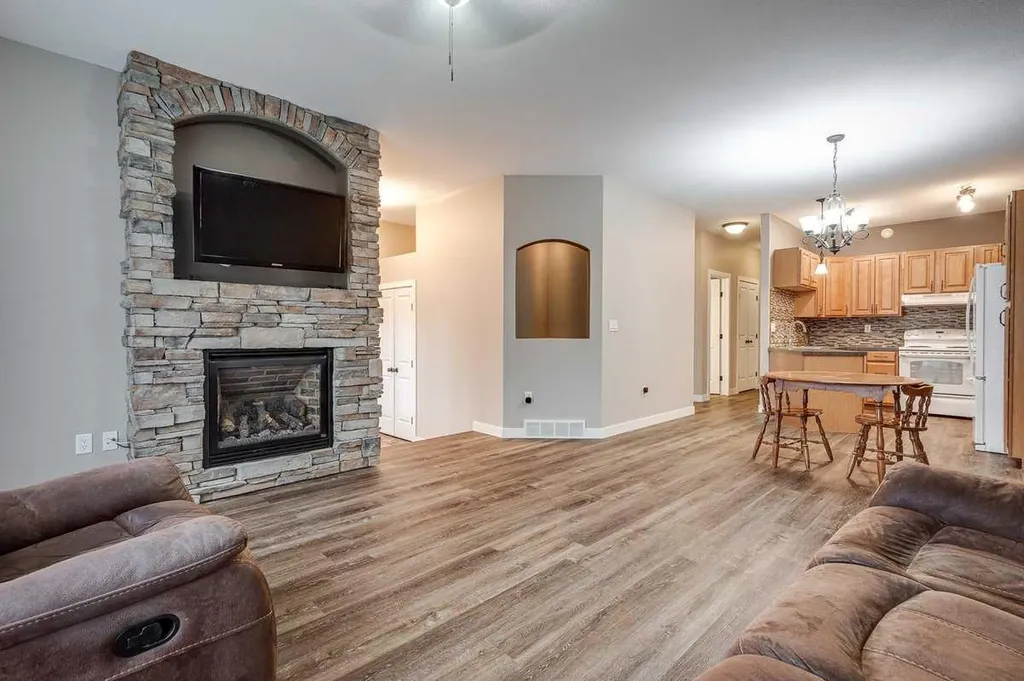 3801 50 Avenue Ponoka AB T4J 1C5