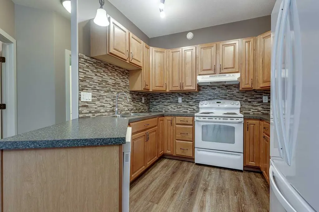 3801 50 Avenue Ponoka AB T4J 1C5