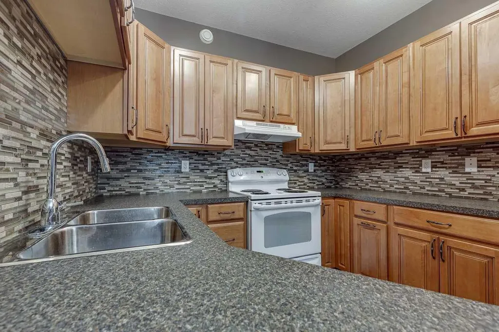 3801 50 Avenue Ponoka AB T4J 1C5