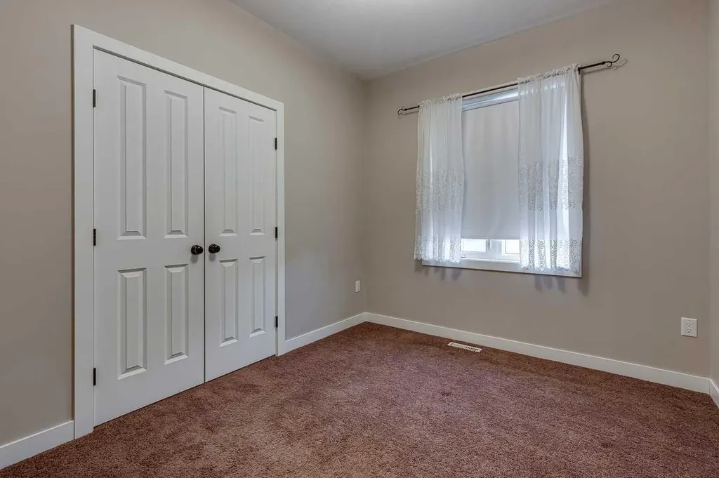 3801 50 Avenue Ponoka AB T4J 1C5