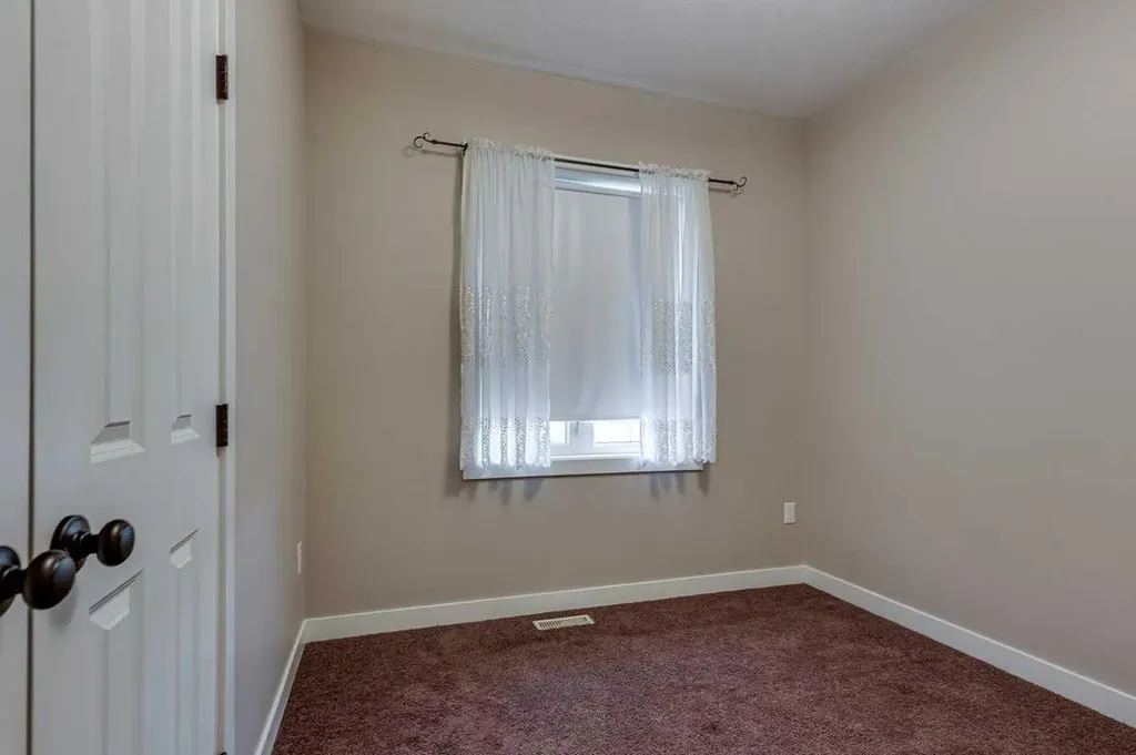 3801 50 Avenue Ponoka AB T4J 1C5