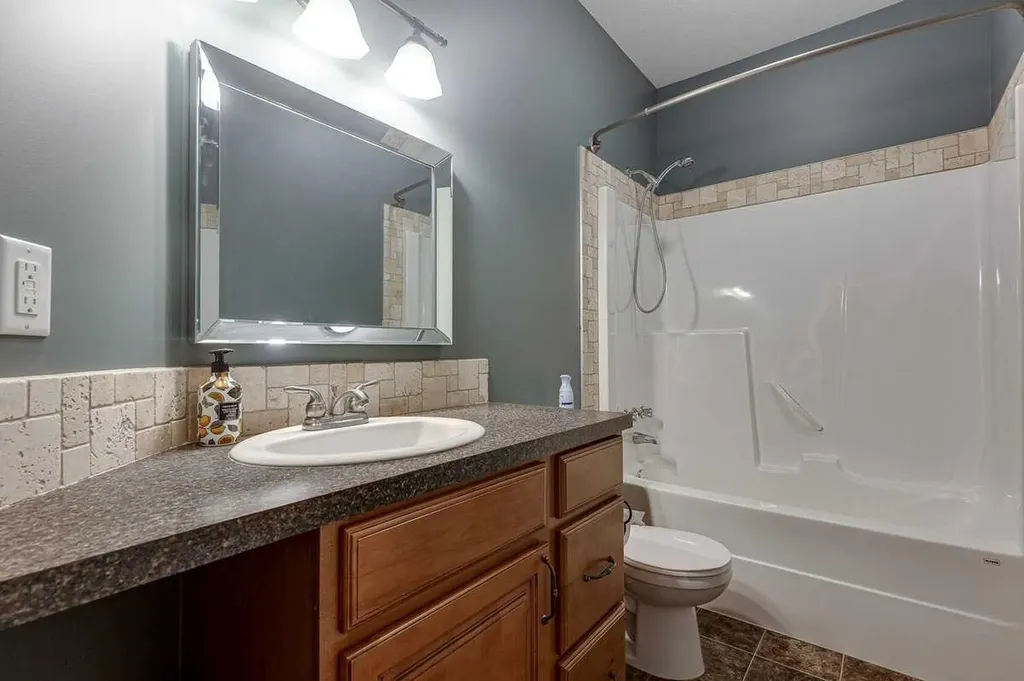 3801 50 Avenue Ponoka AB T4J 1C5