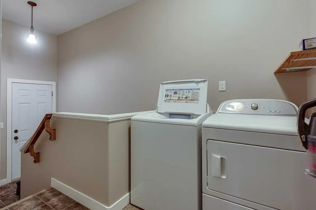 3801 50 Avenue Ponoka AB T4J 1C5
