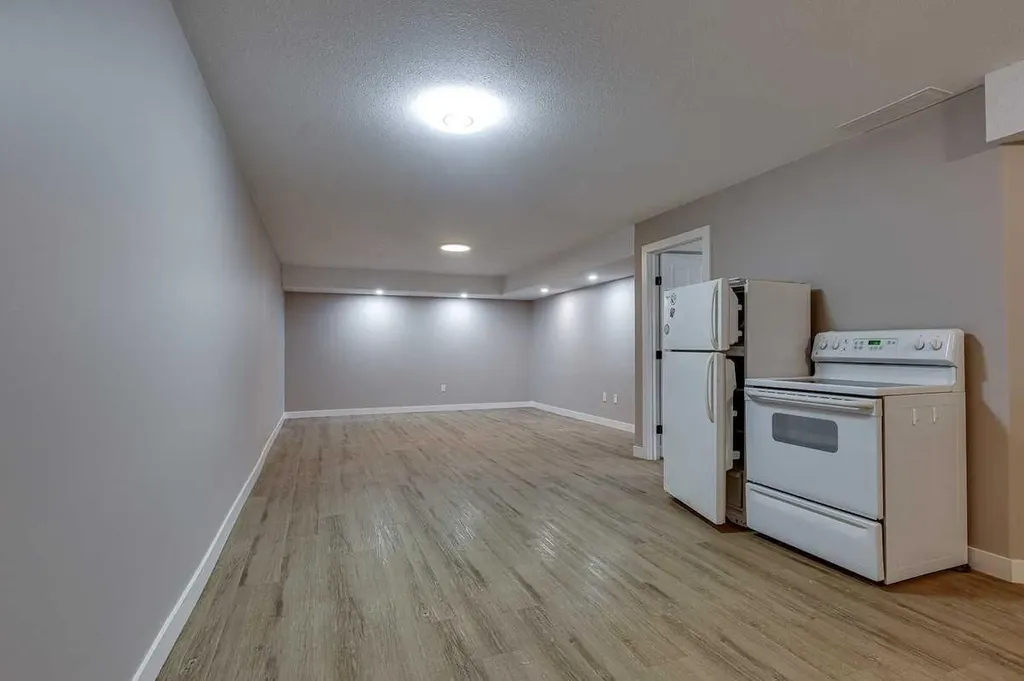 3801 50 Avenue Ponoka AB T4J 1C5