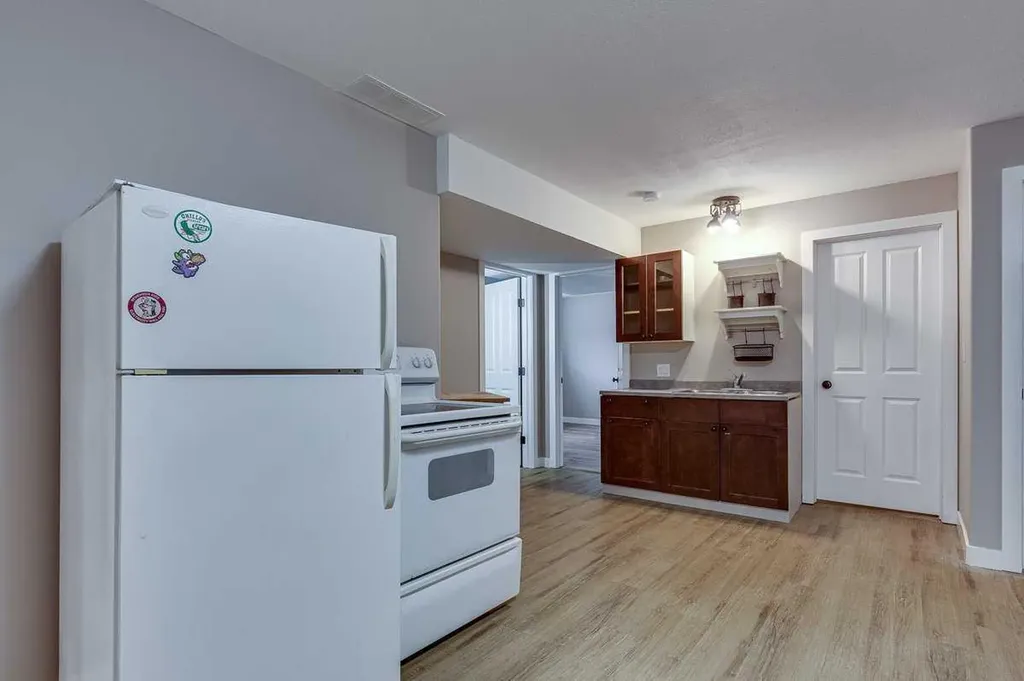 3801 50 Avenue Ponoka AB T4J 1C5
