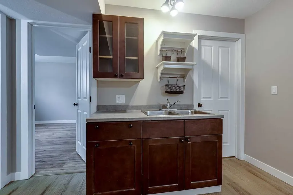 3801 50 Avenue Ponoka AB T4J 1C5