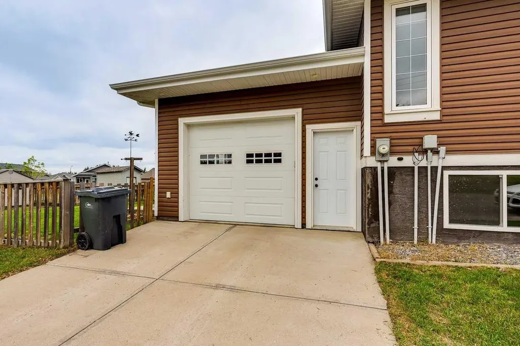 3801 50 Avenue Ponoka AB T4J 1C5