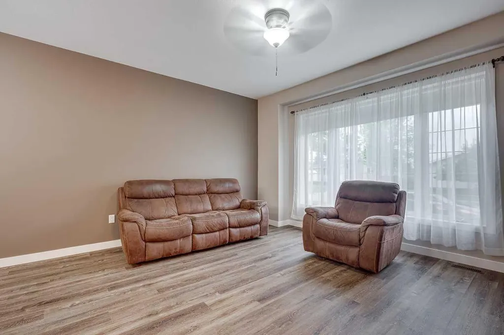 3801 50 Avenue Ponoka AB T4J 1C5