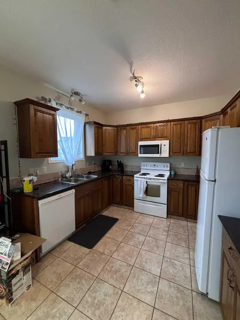 762 Heritage Boulevard W Lethbridge AB T1K0W1