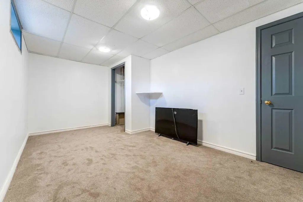 111 Tarawood Lane NE Calgary AB T3J 5C2