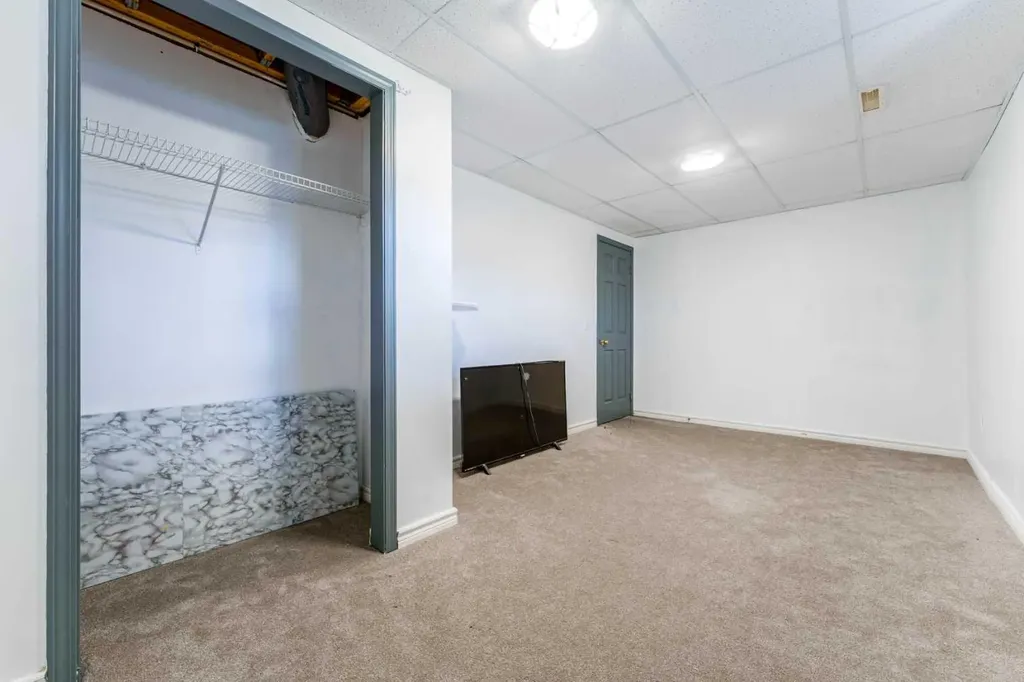 111 Tarawood Lane NE Calgary AB T3J 5C2