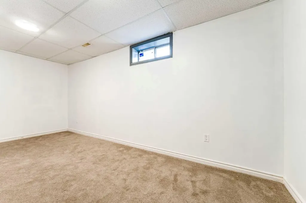 111 Tarawood Lane NE Calgary AB T3J 5C2