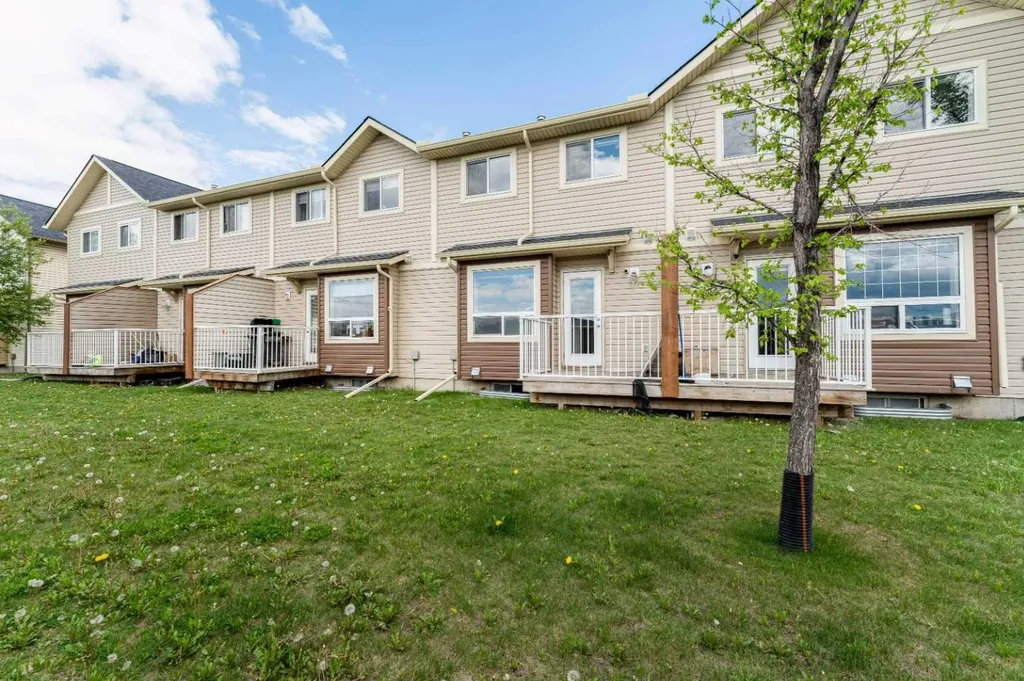 111 Tarawood Lane NE Calgary AB T3J 5C2