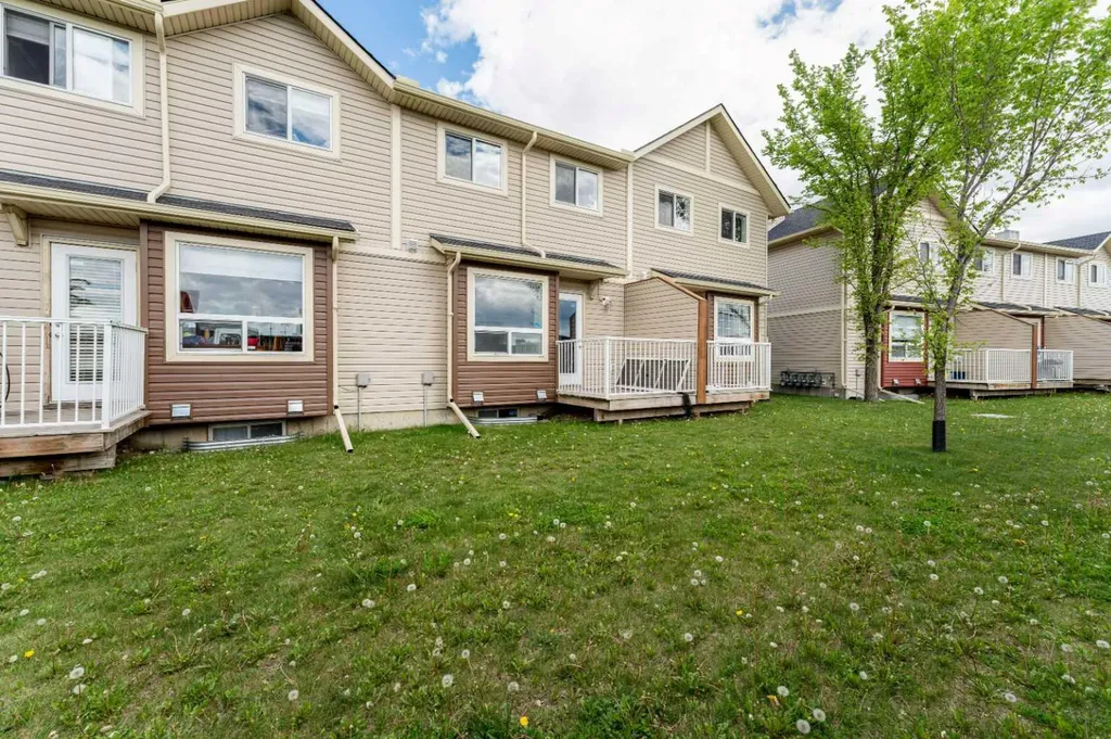 111 Tarawood Lane NE Calgary AB T3J 5C2