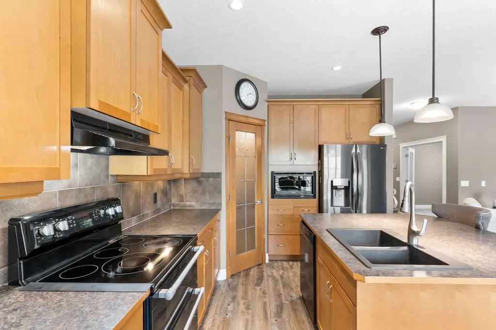 2016 Sagewood Point SW Airdrie AB T4B 3P1