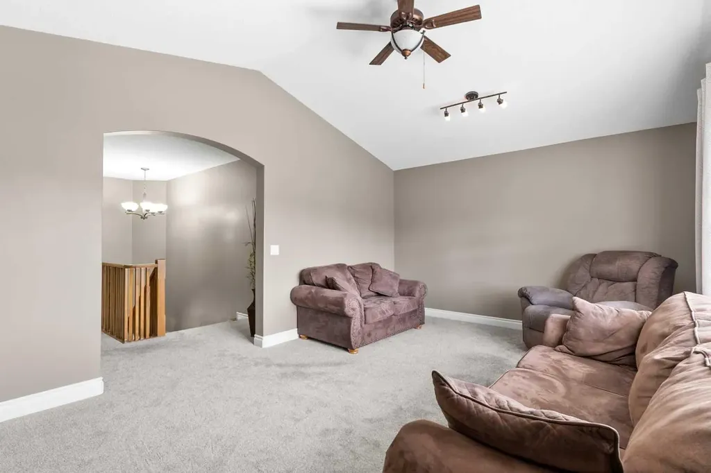 2016 Sagewood Point SW Airdrie AB T4B 3P1