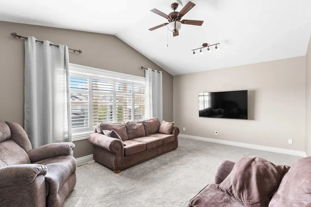 2016 Sagewood Point SW Airdrie AB T4B 3P1