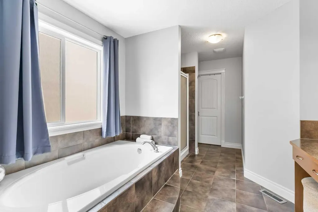 2016 Sagewood Point SW Airdrie AB T4B 3P1
