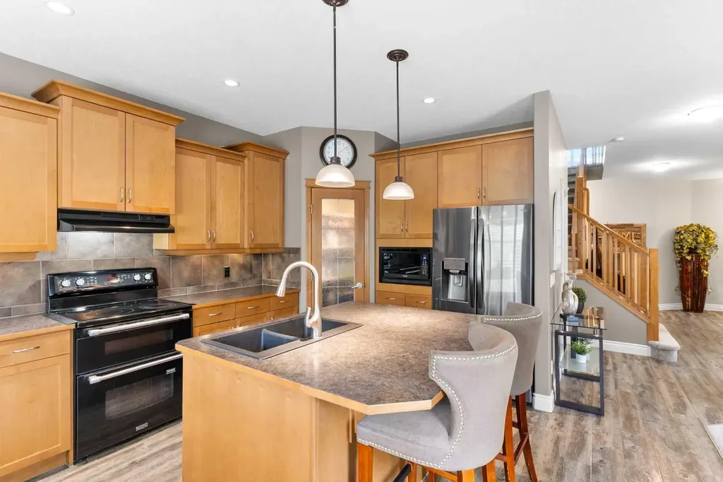 2016 Sagewood Point SW Airdrie AB T4B 3P1
