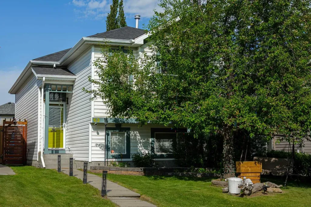 63 Coventry View NE Calgary AB T3K 5H4