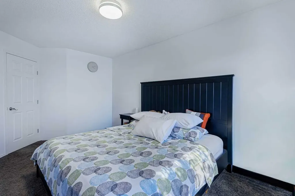 63 Coventry View NE Calgary AB T3K 5H4