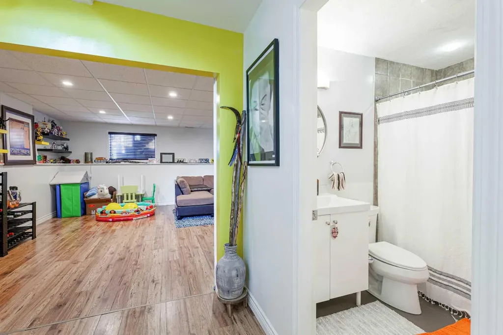 63 Coventry View NE Calgary AB T3K 5H4