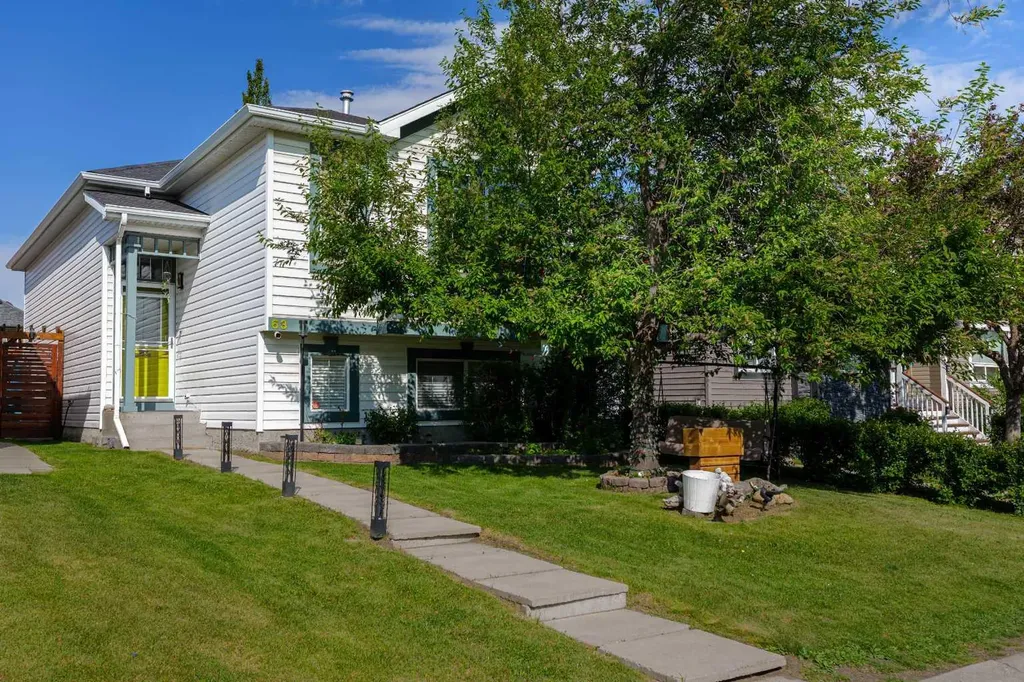 63 Coventry View NE Calgary AB T3K 5H4