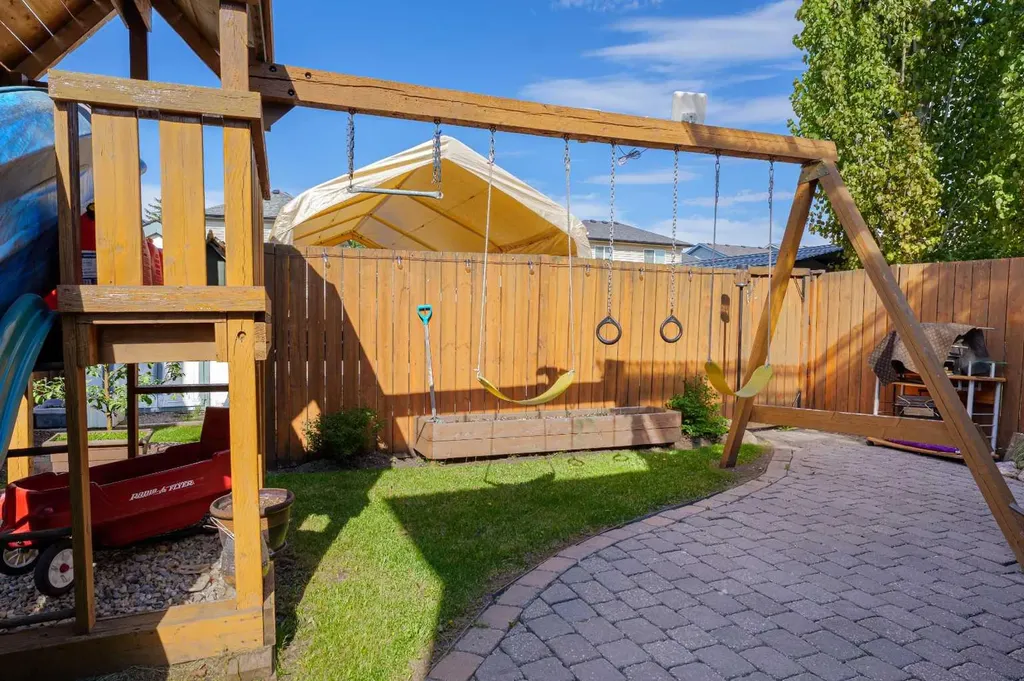 63 Coventry View NE Calgary AB T3K 5H4