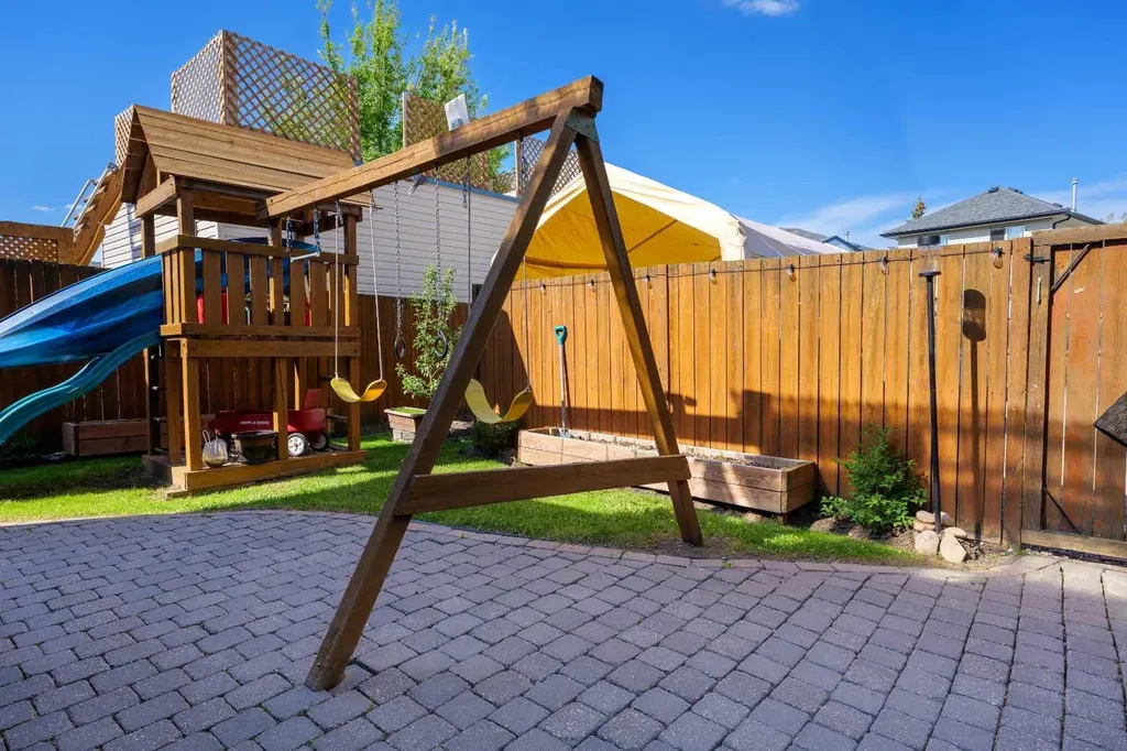 63 Coventry View NE Calgary AB T3K 5H4