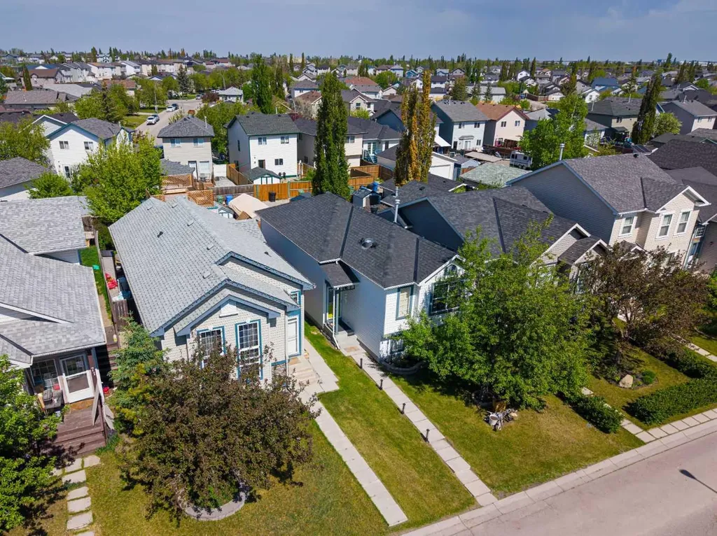 63 Coventry View NE Calgary AB T3K 5H4