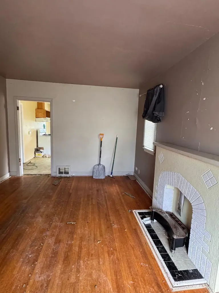 458 34 Avenue NW Calgary AB T2K0B8