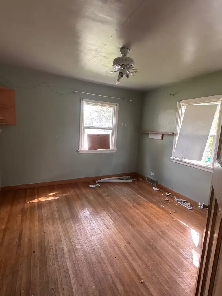 458 34 Avenue NW Calgary AB T2K0B8