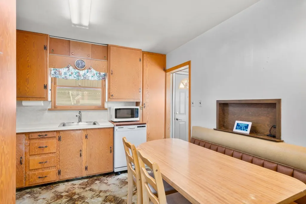 332 Third Street W Cochrane AB T4C1Z6