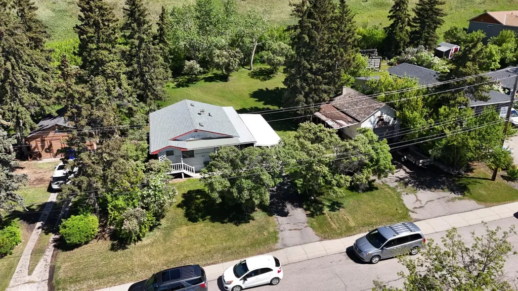 332 Third Street W Cochrane AB T4C1Z6