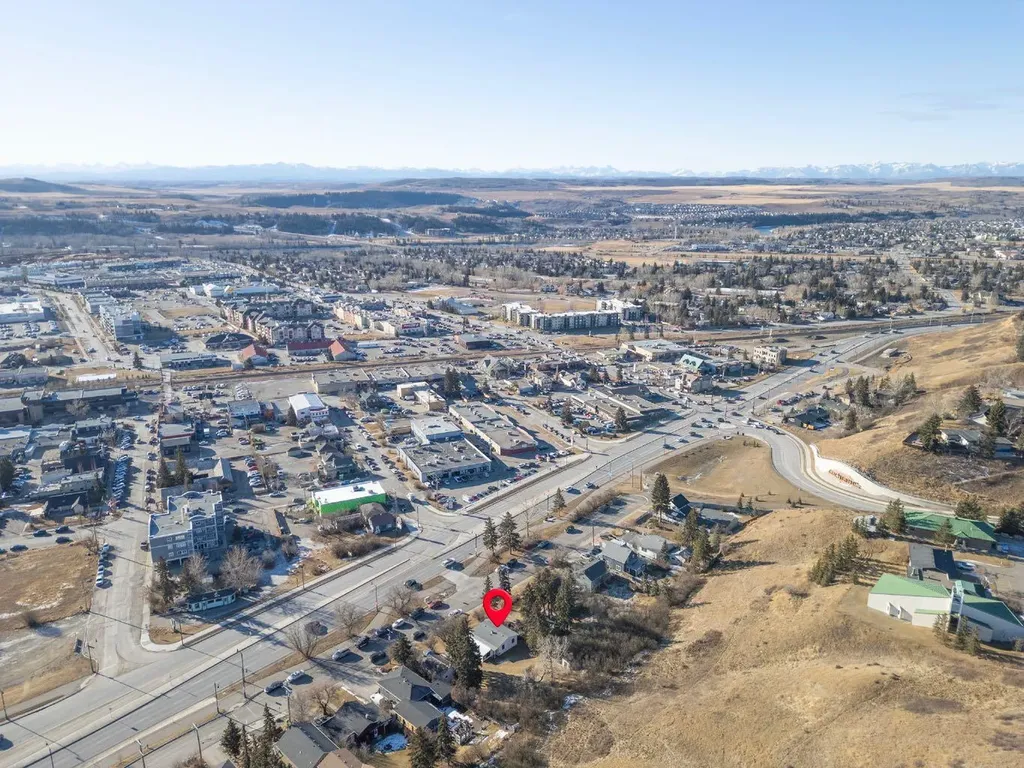 332 Third Street W Cochrane AB T4C1Z6