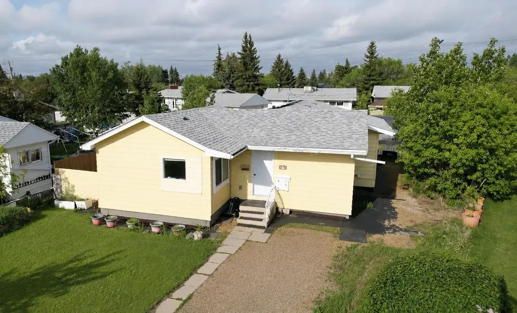 813 Centre Hanna AB T0J1P0