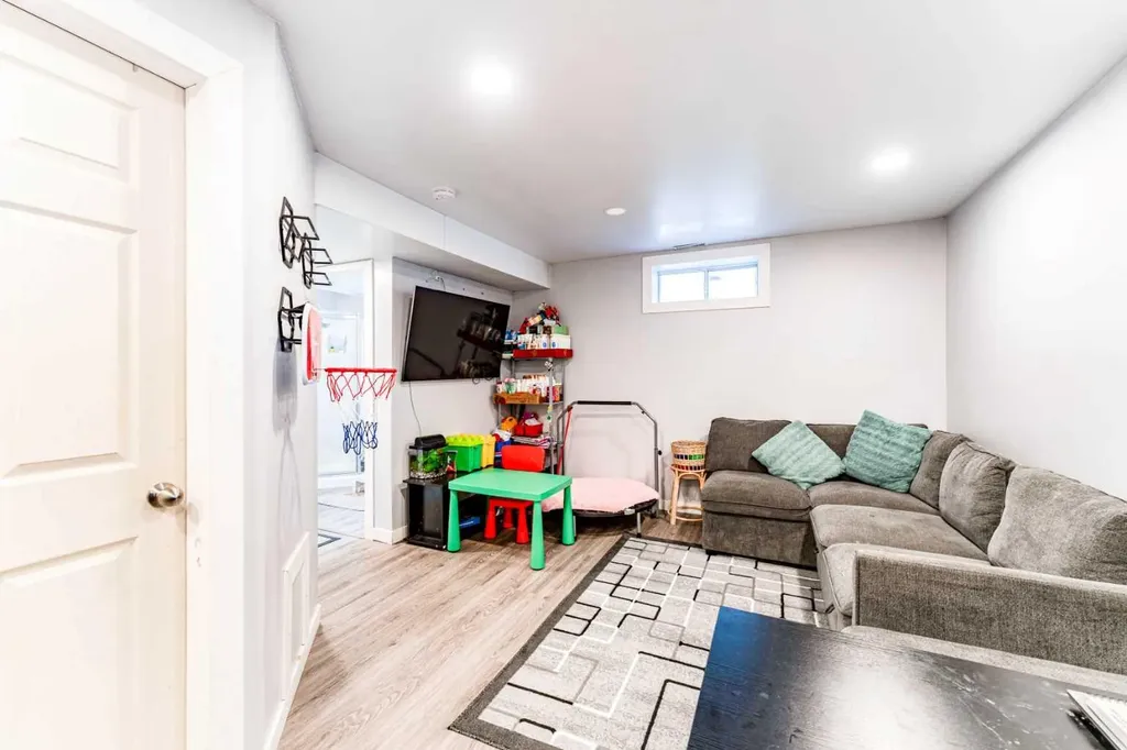 134 Tarawood Lane NE Calgary AB T3J 5A7
