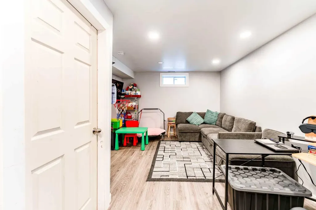 134 Tarawood Lane NE Calgary AB T3J 5A7