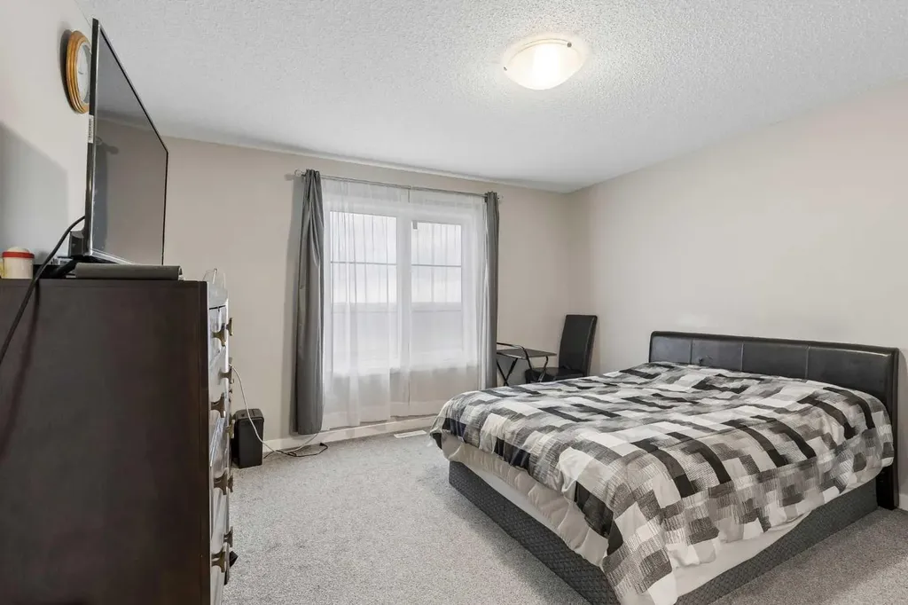291 Magnolia Square SE Calgary AB T3M 2W6