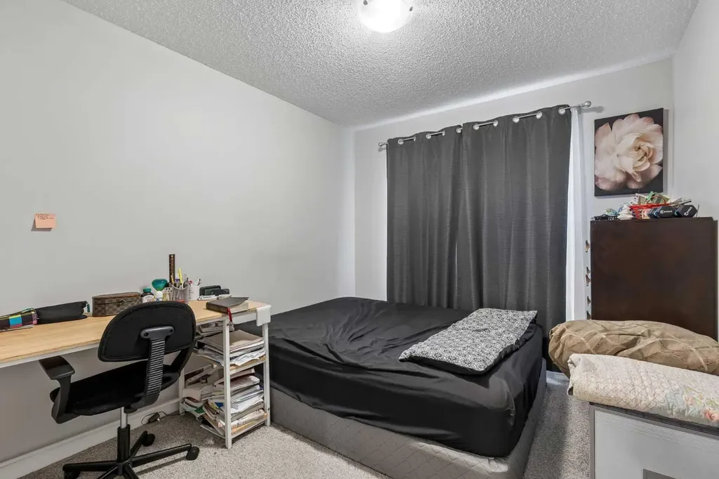 291 Magnolia Square SE Calgary AB T3M 2W6