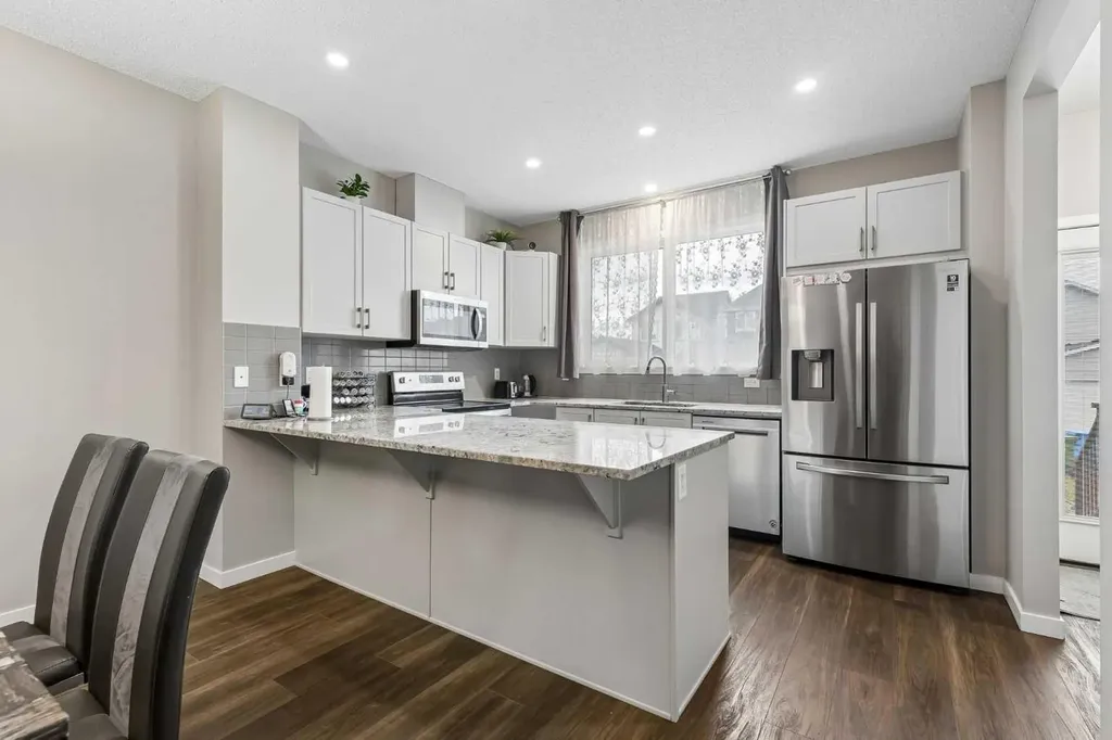 291 Magnolia Square SE Calgary AB T3M 2W6