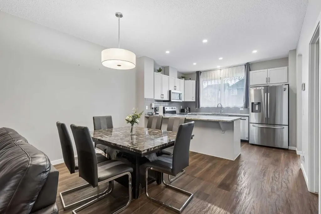 291 Magnolia Square SE Calgary AB T3M 2W6