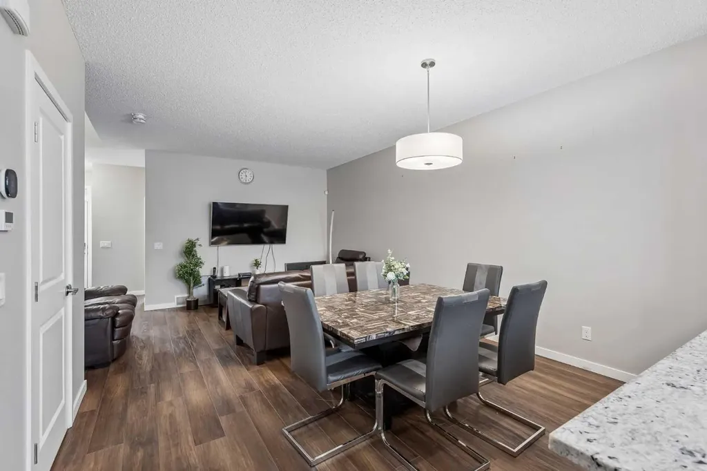 291 Magnolia Square SE Calgary AB T3M 2W6