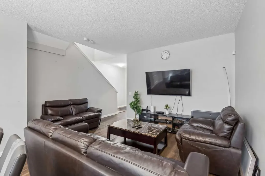 291 Magnolia Square SE Calgary AB T3M 2W6