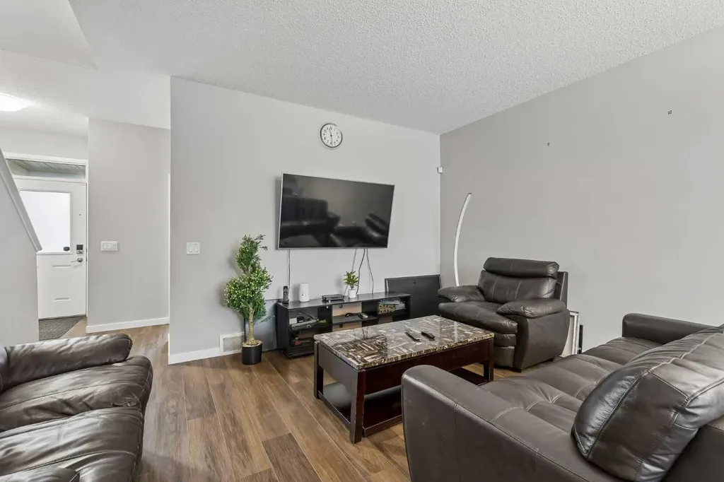 291 Magnolia Square SE Calgary AB T3M 2W6