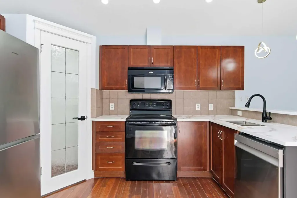 203 Auburn Bay Heights SE Calgary AB T3M 0A8