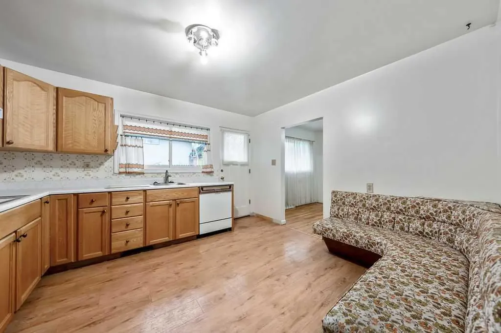 7315 5 Street SW Calgary AB T2V 1B4