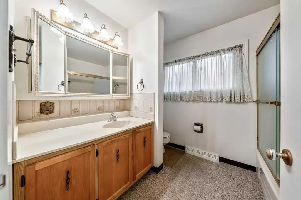 7315 5 Street SW Calgary AB T2V 1B4