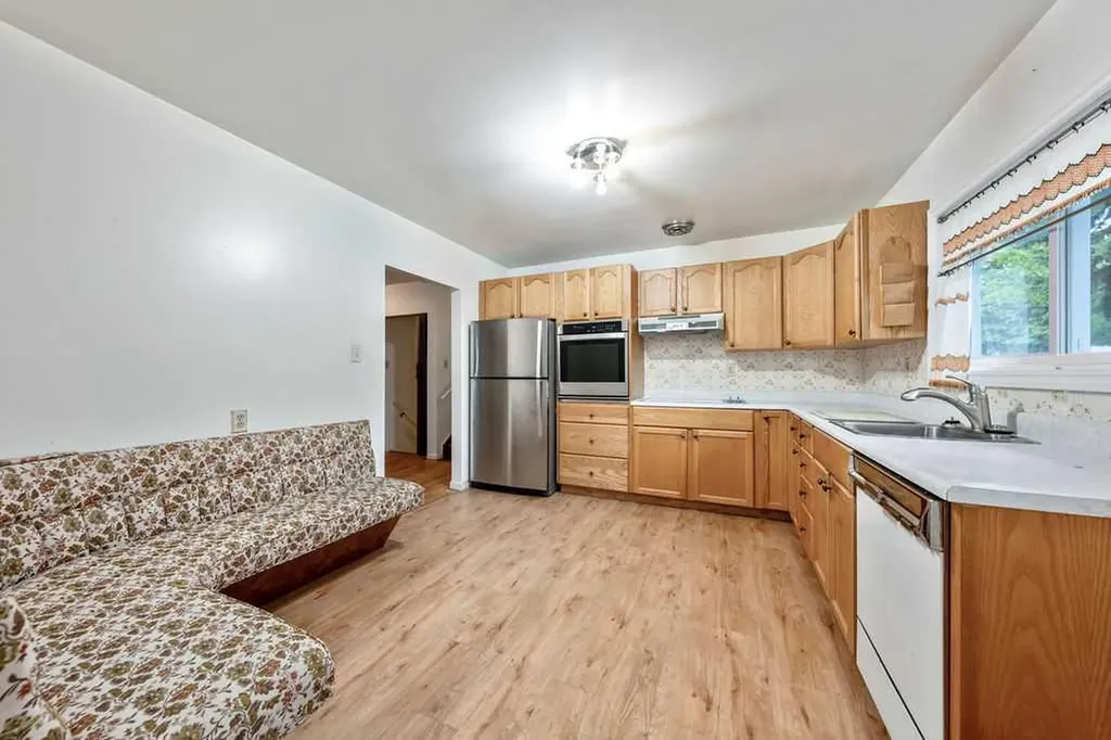 7315 5 Street SW Calgary AB T2V 1B4